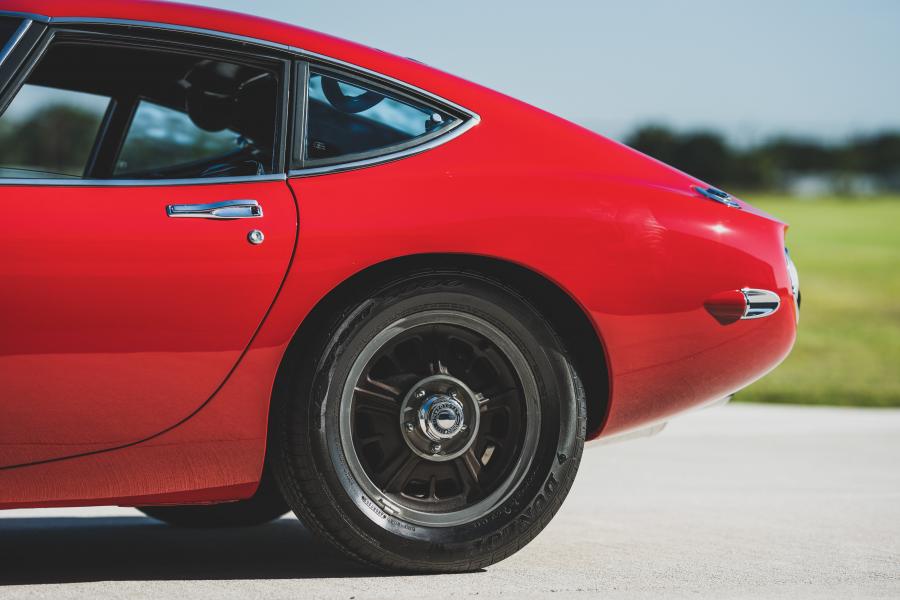 Детали экстерьера Toyota 2000GT (MF10) 1967 года  (фото 15 из 35)